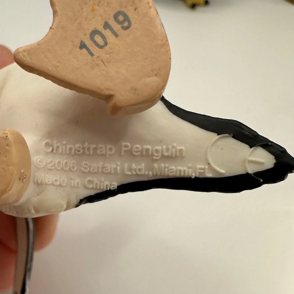 4/$25 -‎ Safari Ltd. Set of 3 Bird Figures - Penguin Eagle Toucan